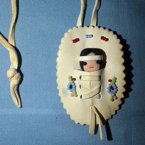 Vtg Artisan Made Deerskin Leather Floral Beaded Doll Native Alaskan Necklace